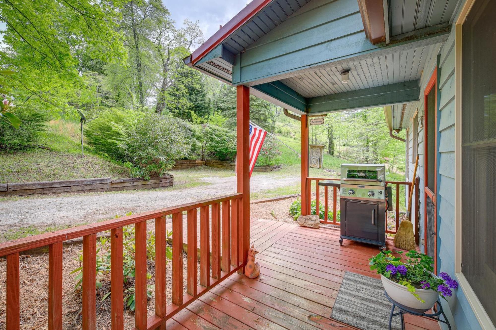Quaint Blue Ridge Cabin Rental With On-Site Stream! Sparta 外观 照片