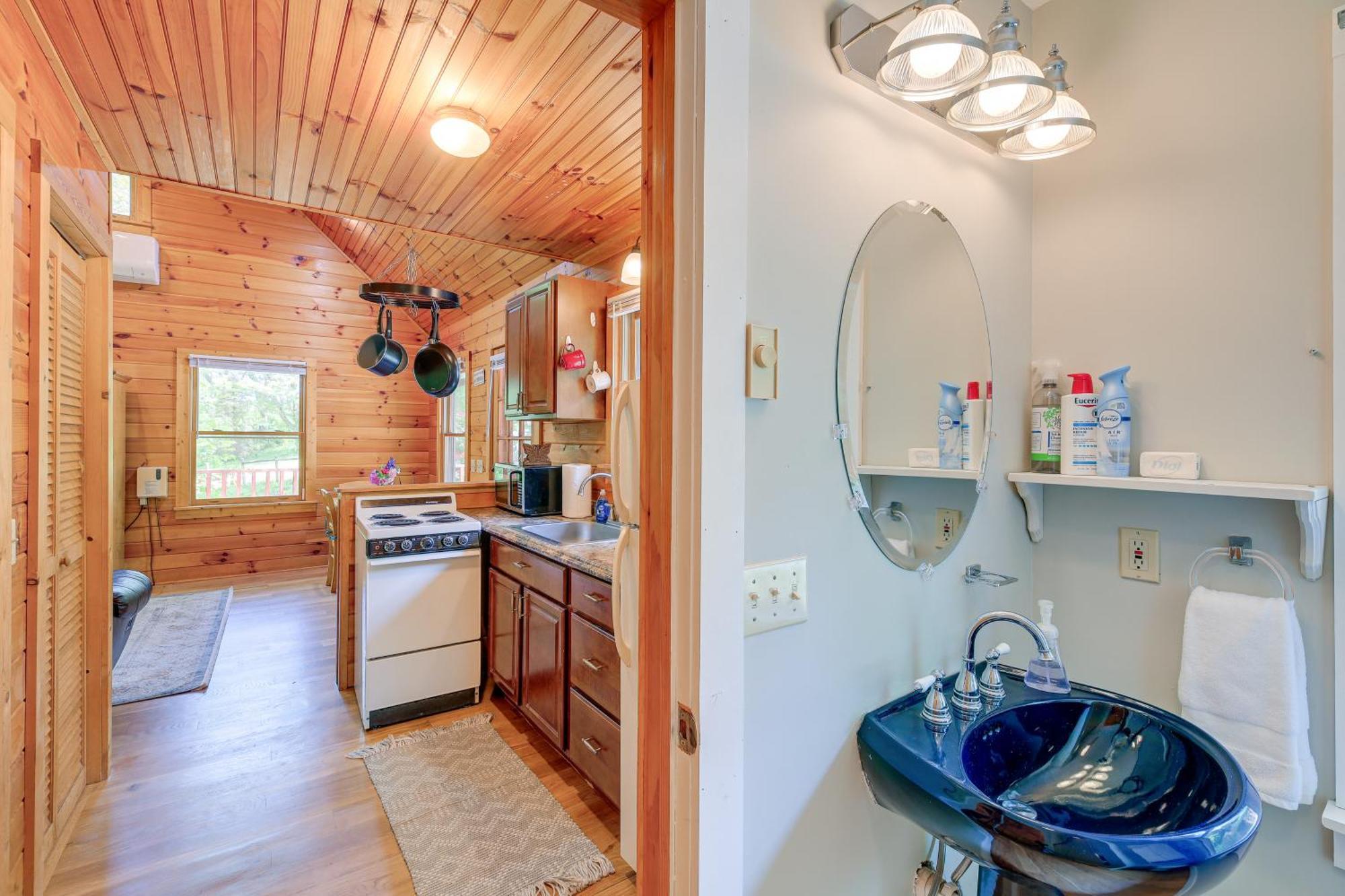 Quaint Blue Ridge Cabin Rental With On-Site Stream! Sparta 外观 照片
