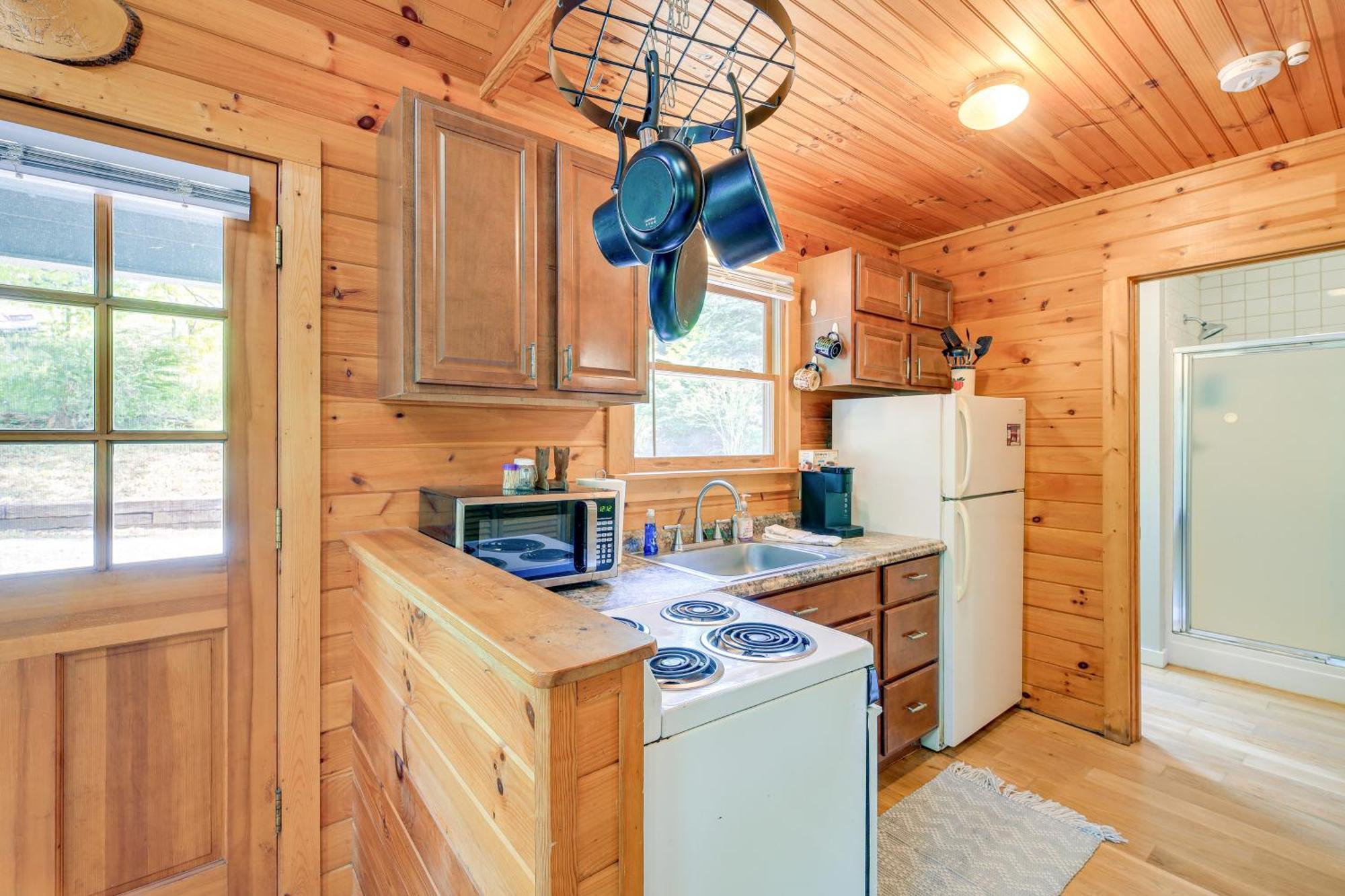Quaint Blue Ridge Cabin Rental With On-Site Stream! Sparta 外观 照片
