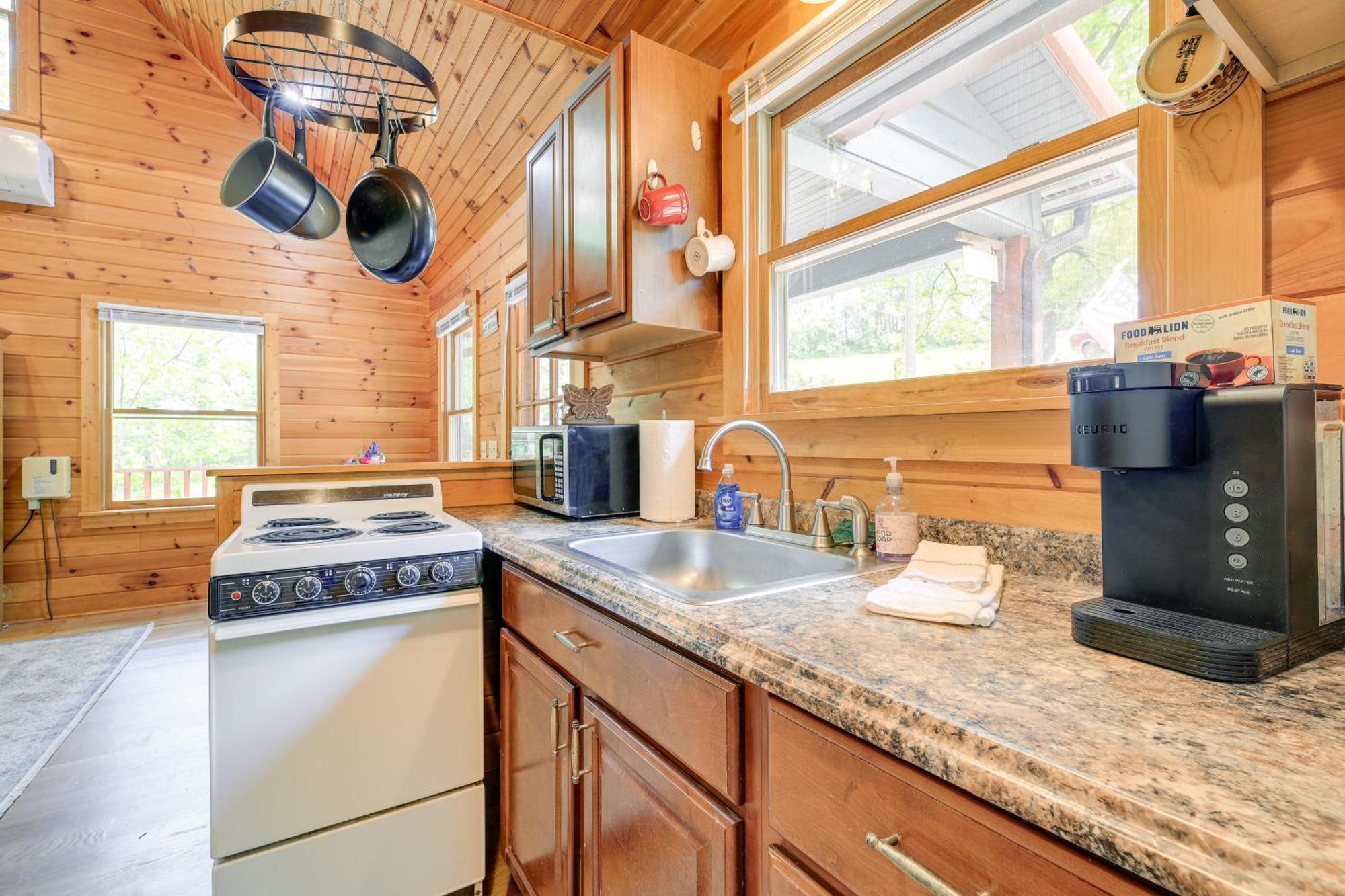 Quaint Blue Ridge Cabin Rental With On-Site Stream! Sparta 外观 照片